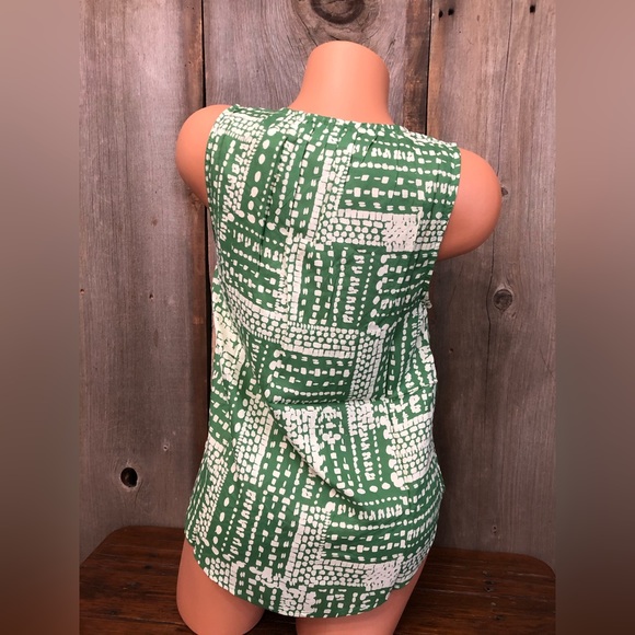 Velvet by Graham & Spencer Zita Blouse Tank Top in Green Size XS - Picture 3 of 16